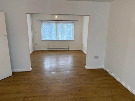 3 bedroom semi-detached house to rent - Photo 1