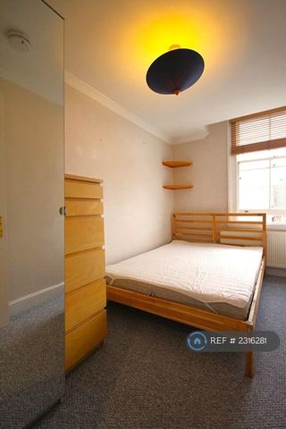 3 bedroom flat to rent - Photo 3
