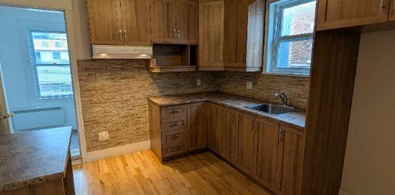 ✨ Magnifique 3 Chambre avec cachet – St-Sacrement – 1395$/mois (Internet & Stationnement inclus) ✨ - Photo 2