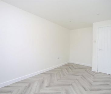 5 bedroom link detached house to rent - Photo 6