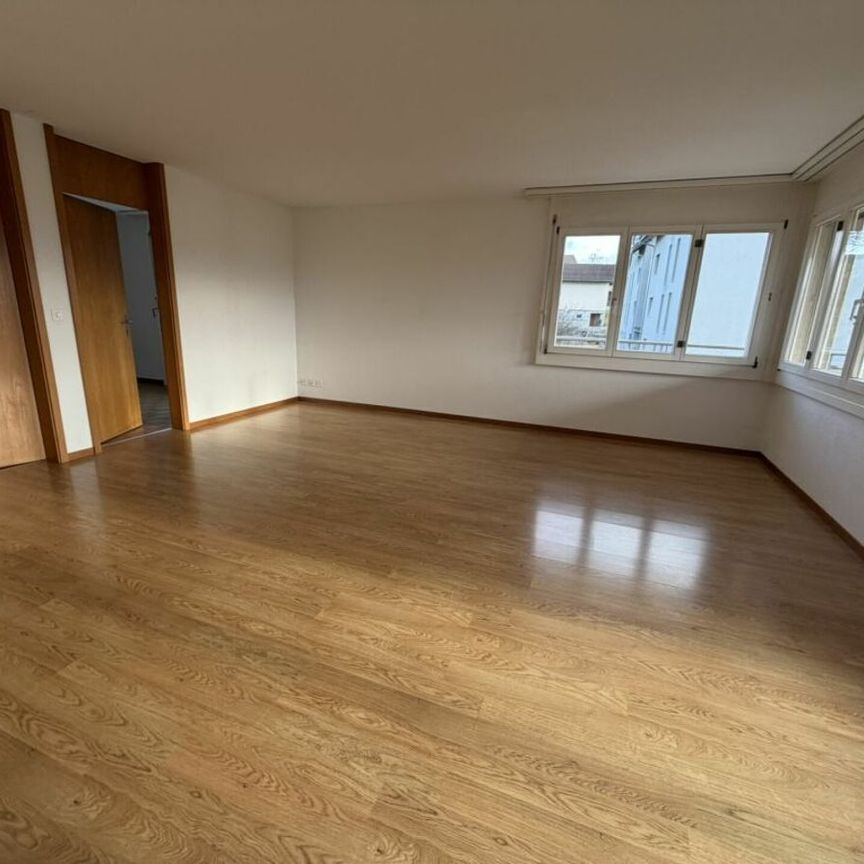 Helle 3,5 Zimmer mit grossem Balkon - Photo 1