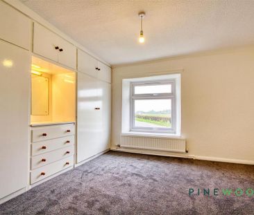 2 bedroom end of terrace house to rent - Photo 5
