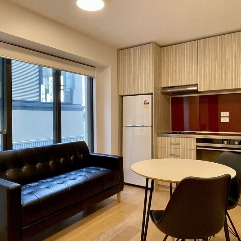 Central Wellington Studio Semi-Furnished & Ready to Enjoy - Photo 1