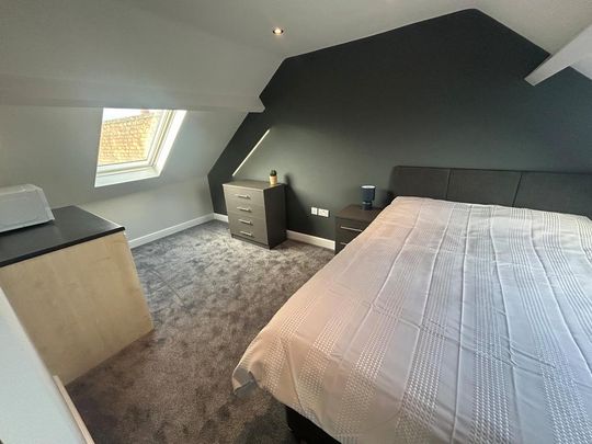 1 bedroom in a house share to rent - Photo 1