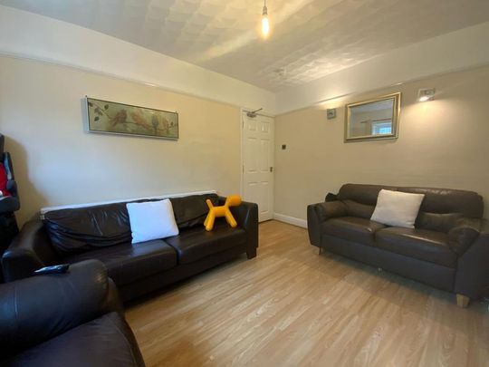 1 bedroom in a house share to rent - Photo 1