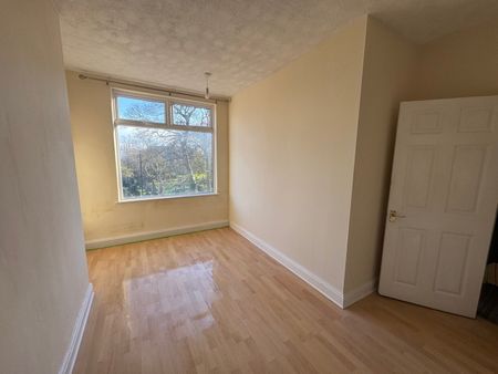 2 Bed Terraced House, Warrels Grove, LS13 - Photo 4