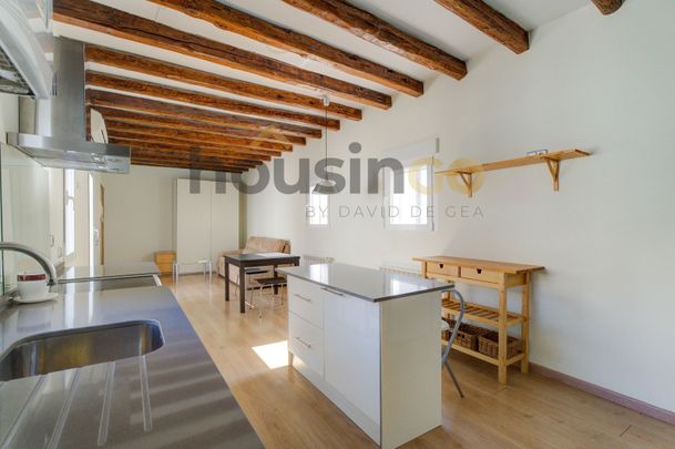 Penthouse for rent in Madrid (Centro) - Photo 1
