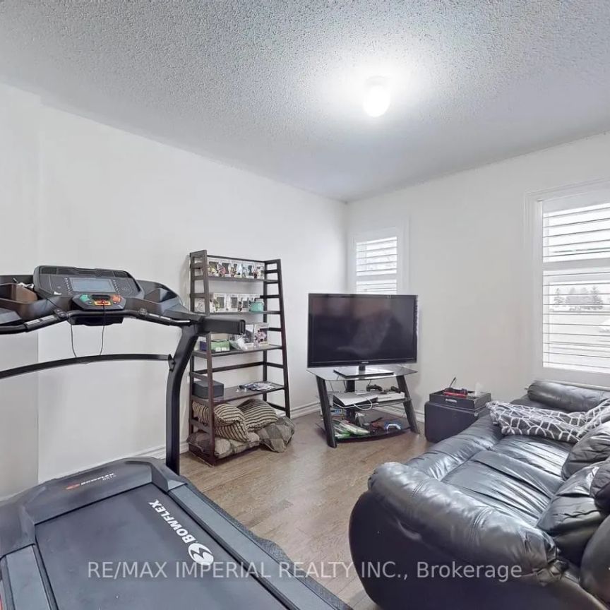 7 CORNERSIDE WAY - Photo 1