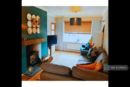 3 bedroom terraced house to rent - Photo 2