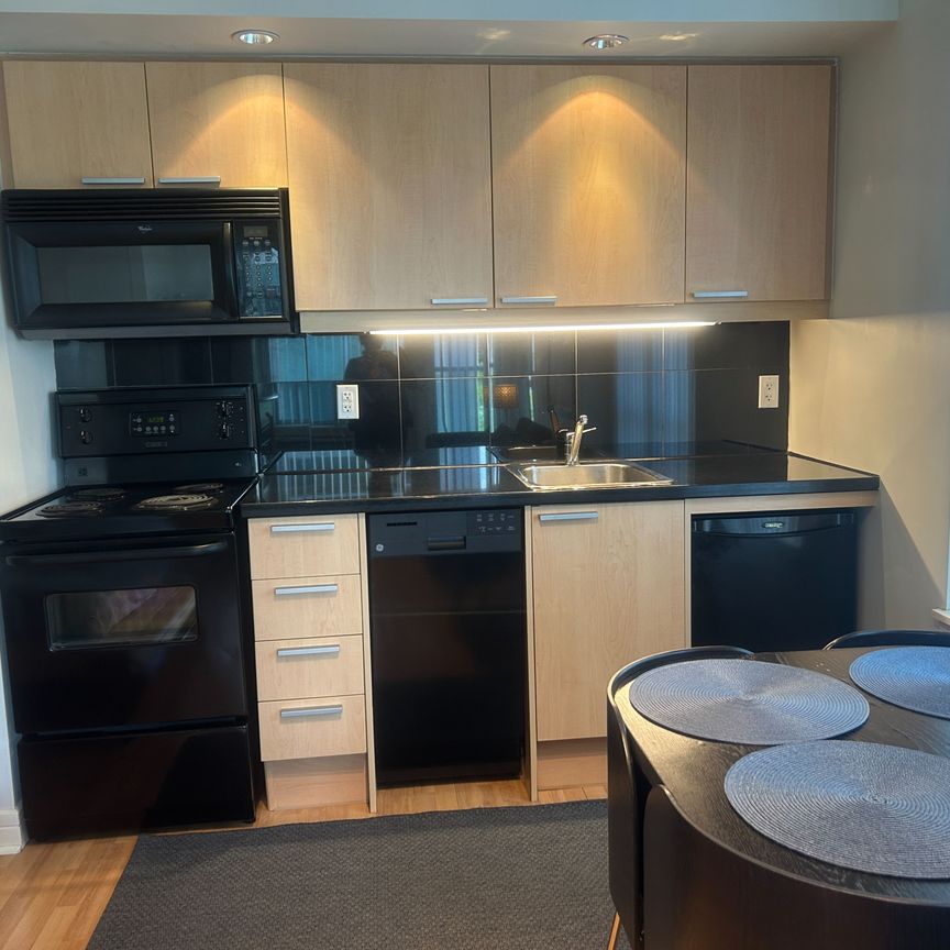 For Lease - 19 Avondale Avenue Unit# 401, Toronto, Ontario - Photo 1