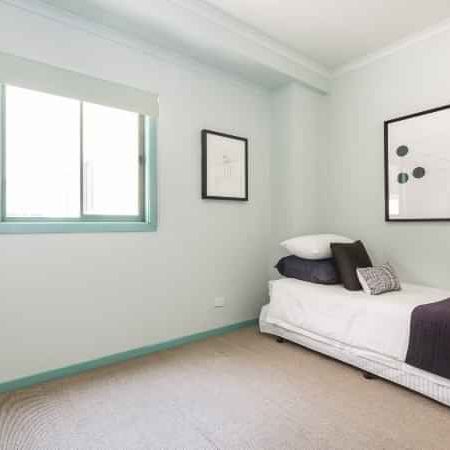 5 Bedroom Apartment - Photo 1