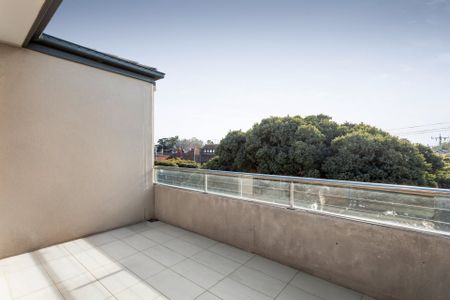 Three Bedroom Penthouse Apartment - Photo 4