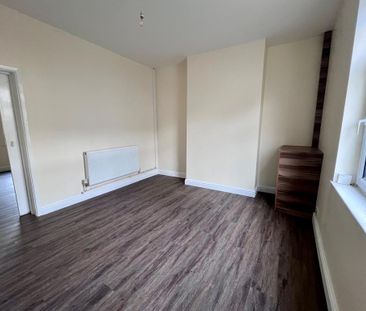2 bedroom semi-detached house to rent - Photo 2