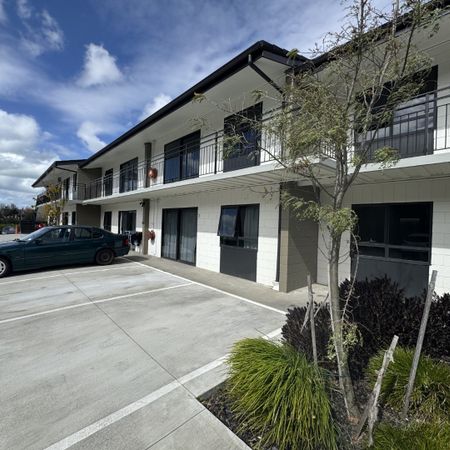 **One Bedroom Apartment in Hamilton City Central – $350 per Week** this one-bedroom, one-bathroom apartment is located in the heart of Hamilton City Central **Key Features:** - Spacious 1 bedroom with ample natural light - Dedicated off-street parking space for 1 vehicle - Easy access to Hamilton’s central business district, transport links, shopping, and dining options This apartment presents an excellent opportunity to enjoy urban living with easy access to all Hamilton has to offer. - Photo 4