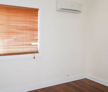 LARGE FAMILY HOME IN CONVENIENT LOCATION - Photo 6