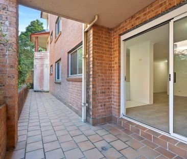 Freshly Updated Apartment in a Convenient Location - Photo 5