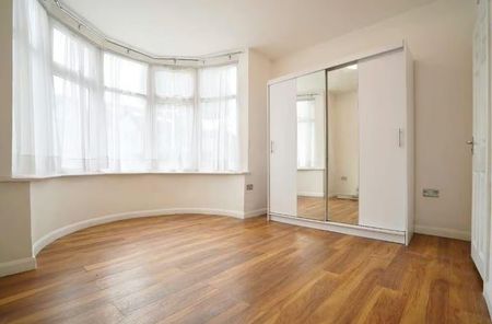 3 bedroom flat to rent - Photo 4
