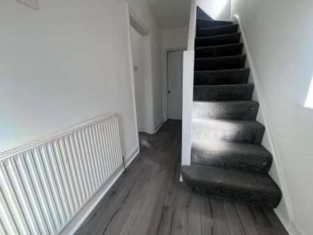 3 bedroom semi-detached house to rent - Photo 5
