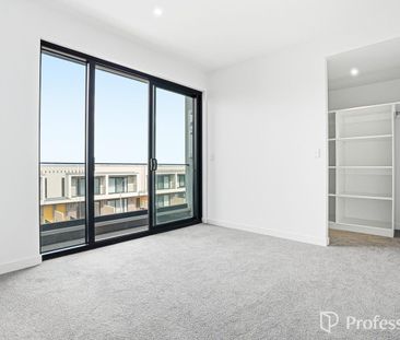 Brand New Luxury Home - Photo 1