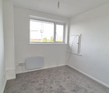 3 bedroom flat to rent - Photo 4