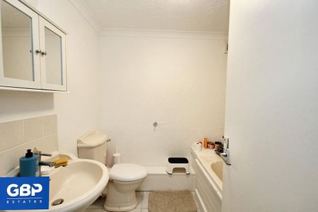 2 bedroom flat to rent - Photo 4