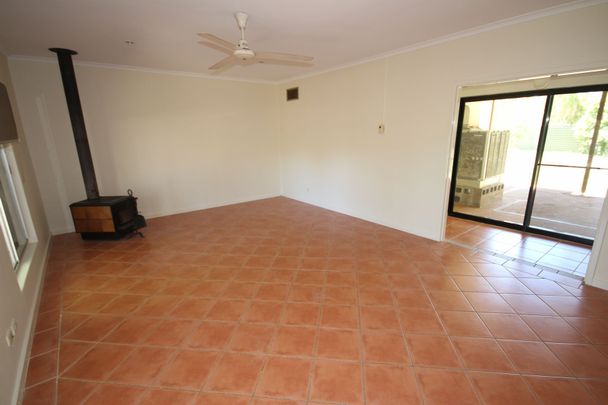 Three Bedroom Family Home - Photo 1