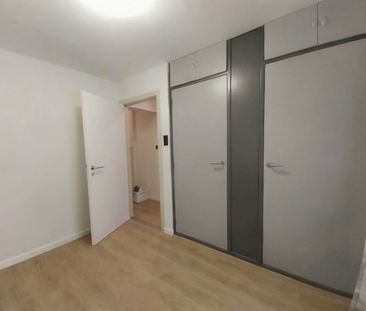 TE HUUR: Gelijkvloers appartement met 2 slaapkamers en autostaanpla... - Photo 3