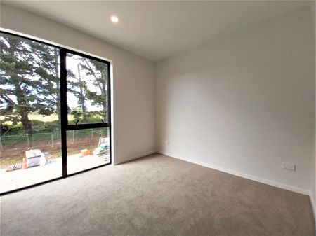 3 Bdrm Townhouse with 1 Car Park - Photo 2