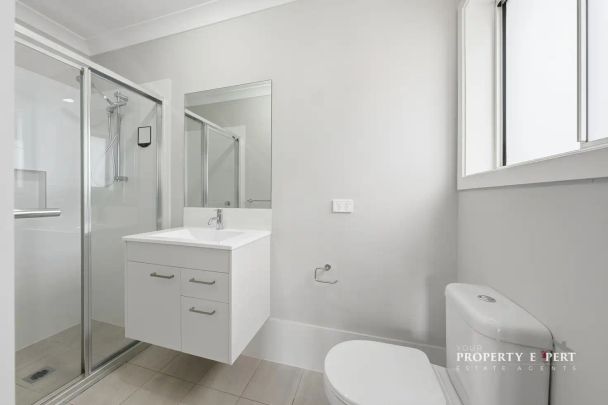 “Single Level Gem in Prime Location! + Solar” - Photo 1