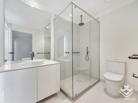 Elegant Townhouse With Air Conditioning Throughout - Photo 3