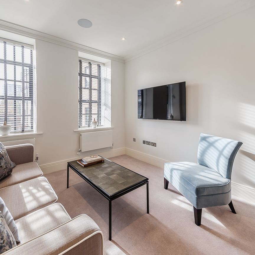 Exceptional Two Bedroom Apartment in Hammersmith, London W6 - Photo 1