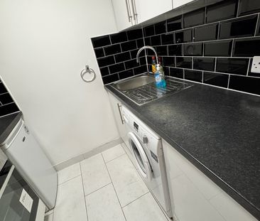 1 Bed Flat, Parkway, NW1 - Photo 1