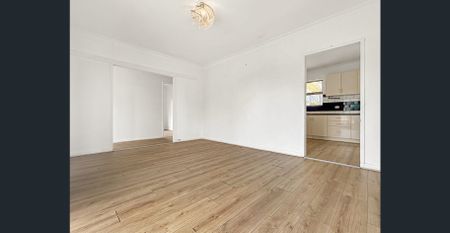 Spacious Family Home tucked away in a beautiful quiet street! - Photo 2