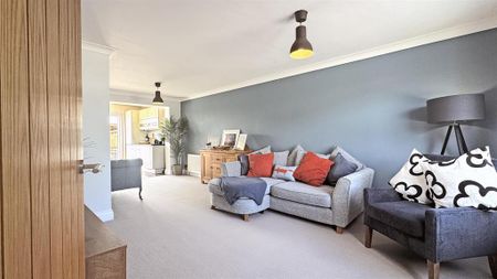 3 bedroom semi-detached house to rent - Photo 4