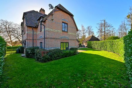 A recently updated two bedroom cottage, located on the Harleyford Estate - Photo 3