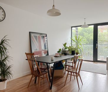 2 Bed Flat, Cranston Court, W12 - Photo 2