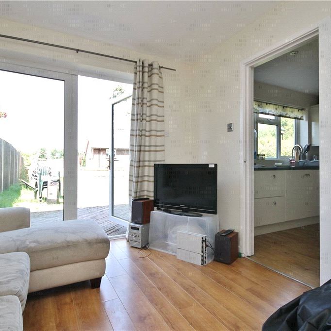 Blackwell Avenue, Guildford, Surrey, GU2 8LU - Photo 1