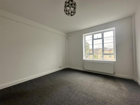 3 bedroom flat to rent - Photo 4