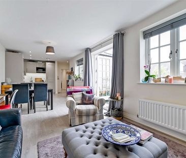 A centrally located two bedroom first floor apartment with private ... - Photo 5