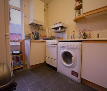 2 bedroom Flat in Harold Grove, Leeds - Photo 1