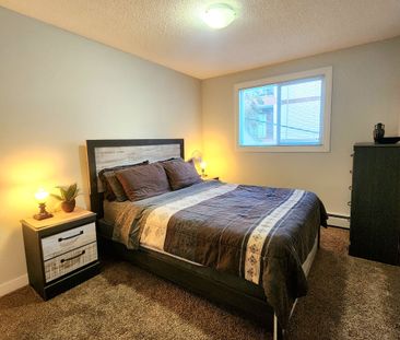 208, 3811 54 Avenue, Red Deer. AB - Photo 4