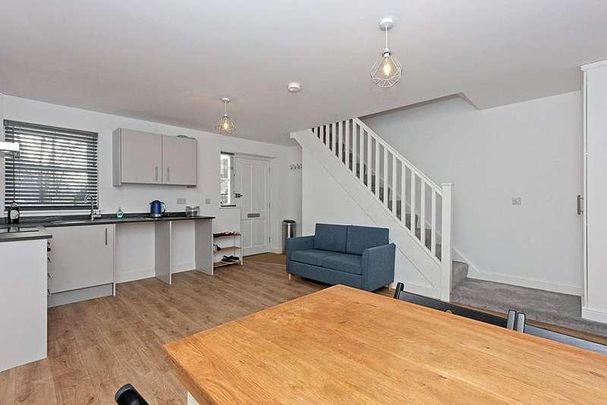 Hinde House, High Street, Milton Regis, Sittingbourne, Kent, ME10 - Photo 1