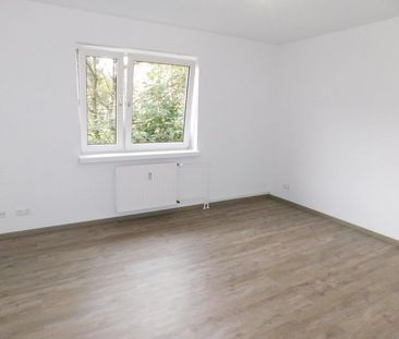 Helle 2-Zimmer-Wohnung zu vermieten, Übergabe ohne Tapeten/Oberboden - Photo 2