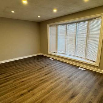 Beautifully Renovated 3-Bedroom Bungalow main floor unit - Photo 1