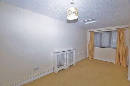 4 bedroom detached house to rent - Photo 4