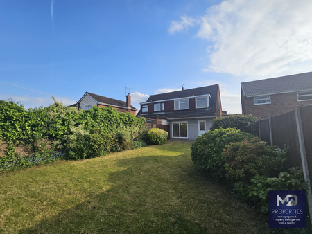 3 bedroom semi-detached house to rent - Photo 5