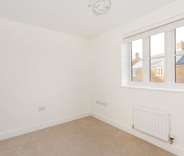 4 bedroom detached house to rent - Photo 3