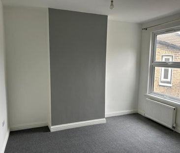 3 bedroom flat to rent - Photo 2