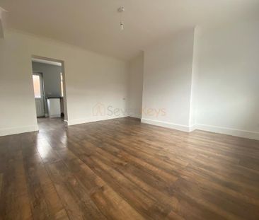 2 bedroom end of terrace house to rent - Photo 2