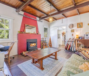 Charming Semi-Furnished Cottage in South Leura - Photo 2